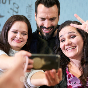 Václava Noida Bártu prý překvapilo, když mu herci během natáčení říkali jeho uměleckým jménem. Hrát sám sebe je prostě psychicky náročné!