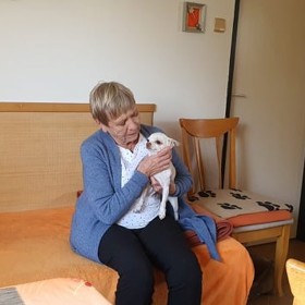 Pro čivavy má Jaroslava Obermaierová slabost. Během rozhovoru se proto s radostí pomazlila i s pejskem autorky článku.