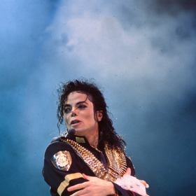 Michaela Jacksona lidé milovali pro jeho songy Thriller nebo Bad. Zároveň měl silné ekologické a filantropické cítění.