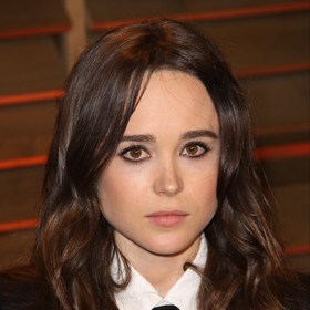 Elliot ještě jako žena Ellen Page předtím, než prodělal změnu pohlaví. Ellen se roku 2014 přihlásila k lesbické orientaci, v roce 2020 pak oznámila, že už je fyzicky mužem.