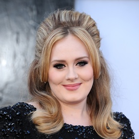 Předávání Oscarů v roce 2013 ještě Adele fascinovala silným hlasem, ale také postavou.