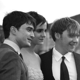 A takhle vypadali Daniel Radcliffe, Emma Watson a Rupert Grint o řadu let později na premiéře posledního dílu série - Harry Potter a Relikvie smrti - část 2.