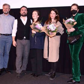 Filmová delegace představuje zástupcům médií třídílnou minisérii Guru.