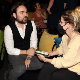 Režisér Biser Arichtev při rozhovoru s redaktorkou Lifee.cz