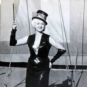 Během svých vystoupení se Dagmar Kludská setkala také s Vlastou Burianem. Bylo to půl roku před jeho smrtí.