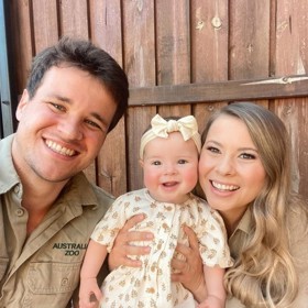 Bindi Irwin se seznámila s Chandlerem Powellem, profesionálním americkým wakeboardistou, už jako teenagerka právě v Australia Zoo. Malá Grace se jim narodila na první výročí sňatku.
