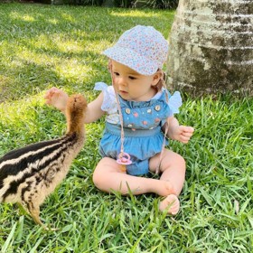 Se zvířaty si Grace Irwin rozumí. Spřátelila se například i s Fergem, kuřetem zřejmě nejnebezpečnějšího ptáka světa kasuára.