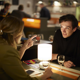 Jakub si postupně všechny její blízké získává na svoji stranu.