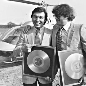 Potvrdil to i Karel Gott. "Jako by ty písničky psal pro ni," prozradil.