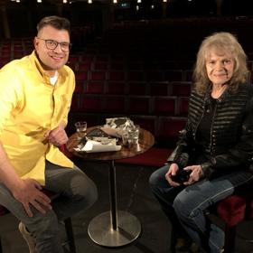 Režie dokumentu se ujal skladatelův syn Petr Klein Svoboda, který do něj přivedl spoustu hostů, kupříkladu Evu Pilarovou...