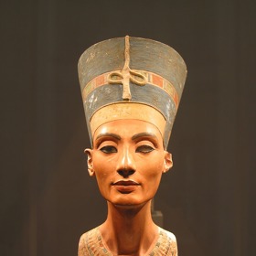 Červené barvivo bylo třeba získávané z chaluhy, která obsahuje nezanedbatelné množství jódu. Pokud někdo neměl v pořádku štítnou žlázu, čekal jej mnohdy smutný konec.