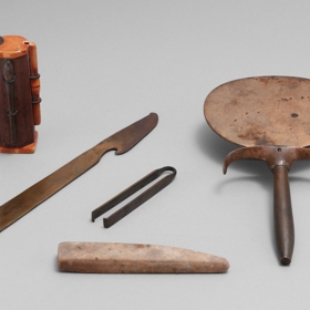 Zkrášlování, a samozřejmě i to posmrtné, bývalo už tehdy výnosným byznysem. Na snímku je kosmetický set z časů starověkého Egypta.