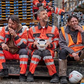 Jiří Langmajer s duší psycholožky Ireny se musí vypořádat s ryze mužskou společností a také prací v prostředí, do kterého by se Irena nikdy nedostala.