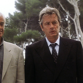 Poloviční šance: Jednoho dne se ukáže, že Léo Brassac (Jean-Paul Belmondo) a Julien Vignal (Alain Delon) jsou potenciálními otci poněkud nezvedené dcery.