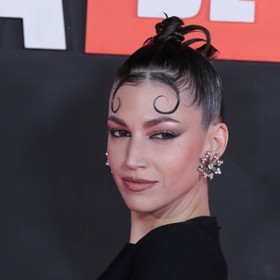 Jen málokomu neutkví v paměti úchvatný pohled Úrsuly Corberó.