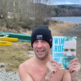 Roman Vojtek pravidelně listuje v bibli všech otužilců, knize Ledový muž od Wima Hofa.