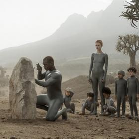 Vychováni vlky: Dva androidi - Otec a Matka - jsou pověřeni výchovou lidských dětí na tajemné planetě. Brzy však zjistí, že jde o velmi obtížný úkol.