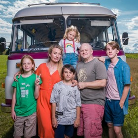 Igorův bratr David (David Novotný) má s Alicí (Anna Polívková) čtyři děti - Vojtu (Antonín Holoubek), Matese
(Viktor Antonio), Kubu (Filip Antonio) a Kačenku (Jolana Jirotková).