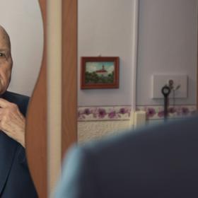 Jan Přeučil si ve filmu Stáří není pro sraby zalétá vrtulníkem. Webu Lifee.cz herec prozradil, že trému neměl, protože v minulosti už tento zážitek absolvoval.