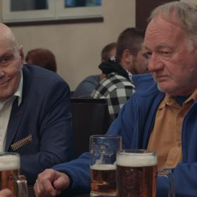 Luděk Sobota a Jan Přeučil si ve filmu Stáří není pro sraby plní svá velká přání. Splněným snem pro herce ovšem bylo i to, že se sešli na place v této sestavě.