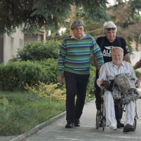 Jan Přeučil, Jiří Krampol, Rudolf Hrušínský a Luděk Sobota v novém filmu Stáří není pro sraby.