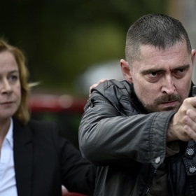 Magdin nový kolega Martin (Jiří Vyorálek) má vedle práce policisty rodinné potíže. Snaží se udržet vztah s dospívajícím synem, který žije s jeho exmanželkou.