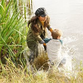 Jak si scénu užil malý herec Jakub Barták, můžeme jen odhadovat. Také on měl ale pod oblečením neopren a prý se na dobrodružství ve vodě opravdu těšil.