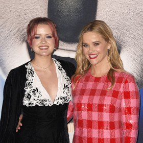 Představitelka filmové Pravé blondýnky Reese Witherspoon má dvaadvacetiletou dceru Avu, která je její dokonalou kopií.