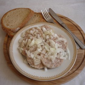 Vedle jelítek a jitrnic se dělá také tlačenka. Když je poctivá, má v sobě hodně masa.