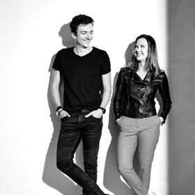 Pokud si ale na něj, dámy, brousíte zuby, máte smůlu. Jan Mansfeld je už dlouhé roky šťastný po boku této sympatické slečny.