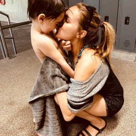 Synové Lucie Vondráčkové se věnují tenisu gymnastice a plavání.