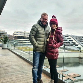 Není divu, protože z terasy je půvabný výhled na Vltavu, která teče přímo u domu.