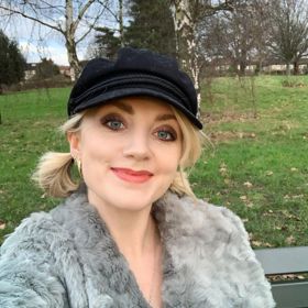 Evanna Lynch je také vegankou a kožešina, kterou má na sobě, je samozřejmě umělá.