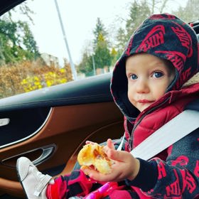 Josífek se pomalu stává hvězdou mámina Instagramu.