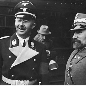 Šéf SS Heinrich Himmler byl druhým nejmocnějším nacistou v Třetí říši. Je zodpovědný za koncepci a realizaci koncentračních táborů. 