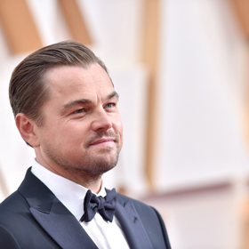 Herec Leonardo DiCaprio se za svoji poruchu také nestydí. Bojuje prý s různými nutkáními, jako několikrát projít dveřmi nebo šlapat na skvrny od žvýkaček.