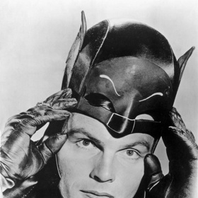 Podle některých staromilců se Adam West nejlépe hodil na roli Batmana - díky své mužné tváři. 
