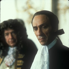 Miloš Forman tajně snil o tom, že by Amadea natáčel i na Pražském hradě. Když si jednoho dne dodal kuráže a navrhl to vedení Barrandova, poklepali si jen na čelo. Ani tam nebyli Američané vítáni.