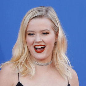 Ava studuje na Kalifornské univerzitě v Berkeley a od roku 2019 chodí se svým spolužákem.