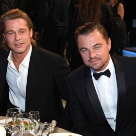 Brad Pitt a Leonardo DiCaprio si společně zahráli ve filmu Tenkrát v Hollywoodu od Quentina Tarantina.
