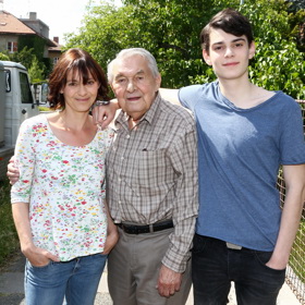 Josef Trojan s maminkou Klárou Pollertovou-Trojanovou a dědečkem Ladislavem Trojanem.