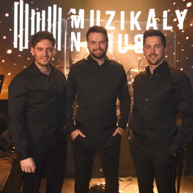 Koncertní show Muzikály naruby je společným projektem zpěváků Jana Kopečného, Josefa Vágnera a Petra Ryšavého. Její výtěžek ze 7. března půjde ve prospěch válkou zasažené Ukrajiny.