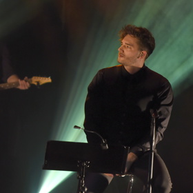 Muzikálový zpěvák Jan Kopečný spolu s kolegy z muzikálové show nakoupí za utržené peníze potřebné věci pro uprchlíky a odvezou je osobně na hranice s Ukrajinou.