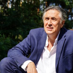 Jak dopadne spojenectví vyšetřovatele Emila a ducha mrtvého mafiánského bosse Darka?