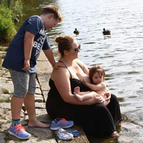 Novinářka Pavlína Saudková, osudová žena fotografa Jana Saudka, se nechala slyšet, že do školy už by své děti kojit nechodila.