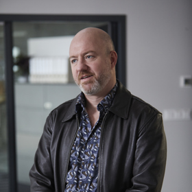 Richard Čech (Jan Holík): Dlouholetý Karlin spolupracovník. Byl parťákem jejího manžela. Cítí se nedoceněný, protože i přes jasné výsledky ho nechtějí povýšit.