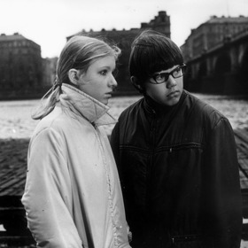 Lenka Kaplanová říká, že Marek Eben byl už v době natáčení vyspělý a přemýšlivý. Dodnes na sebe prý občas narazí v rámci společných pracovních projektů nebo společenských akcí.