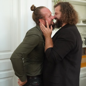 Partner Petr Tejml, se kterým se vzali v roce 2020, je Josefu Maršálkovi oporou za všech okolností. Právě na důvěře je jejich vztah postavený. Žijí spolu v malé obci Dubné.