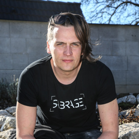 Julián Záhorovský se na čas vytratil z hledáčku médií. Chvíli byl například specialistou komunikace pro sociální sítě České pošty.