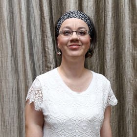 Marie Sikorová přijela do pořadu Na kafeečko z Dolního Benešova. Měří pouhých 141 centimetrů, a podle úřadů je schopná vykonávat práci.